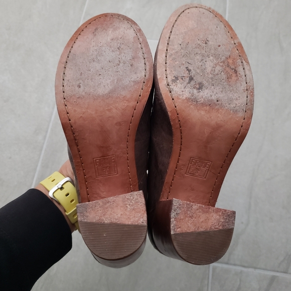 GUC Frye Carson Pumps - Picture 7 of 10